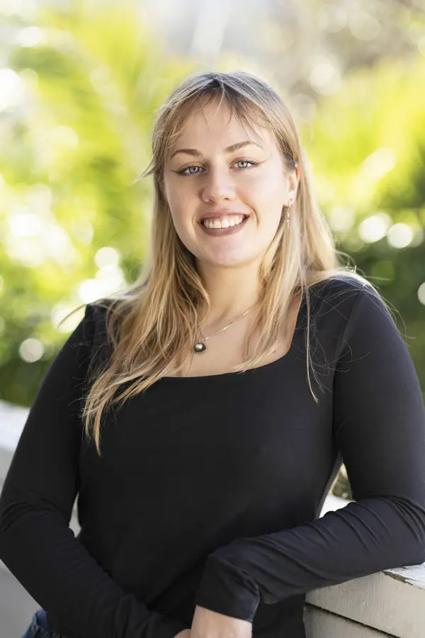 Ilona Garnier, designer graphique chez JUUD l'agence, communication visuelle à Bordeaux